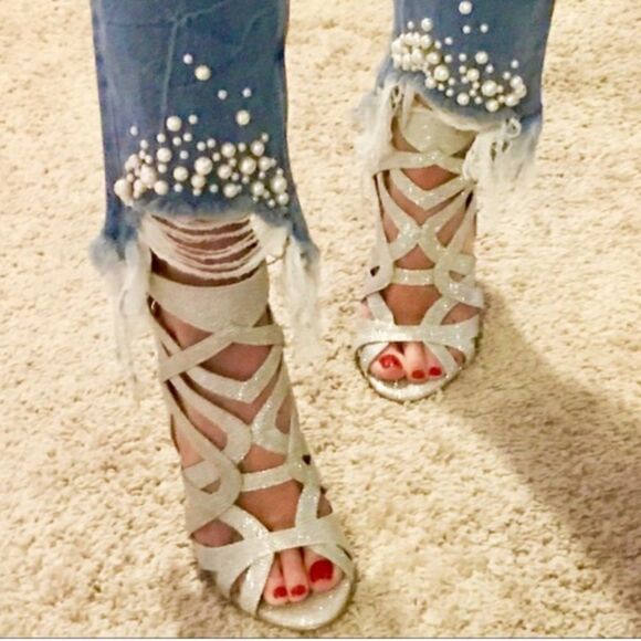 ✨HP✨Aldo Abavia Gold Glitter Sandals✨ - Picture 1 of 8